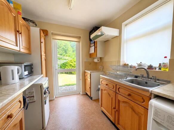 Culverlands Crescent, Ash, Surrey, GU12 photo 4