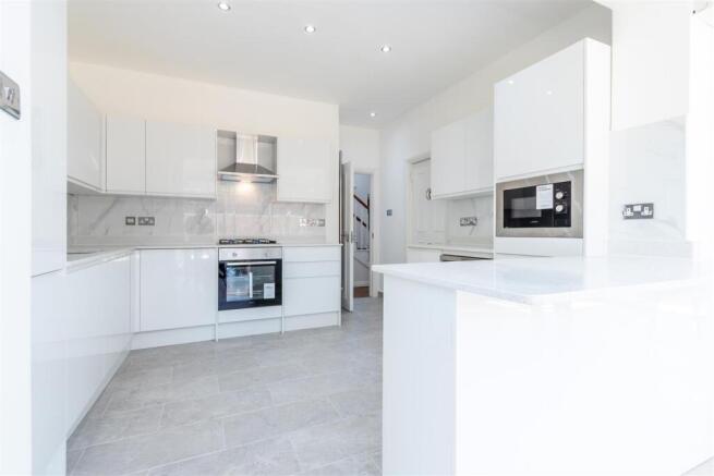 kitchen (1 of 1).jpg