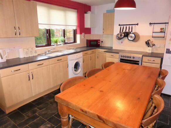 KITCHEN / DINER