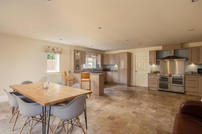 3 bed House for sale Image 5