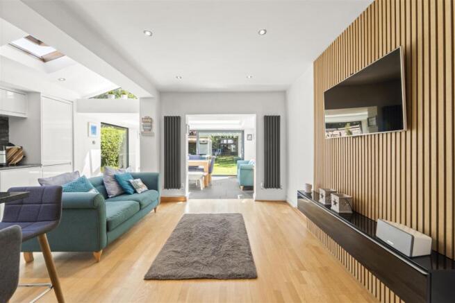 Wilford Avenue, Sale – pohled 4