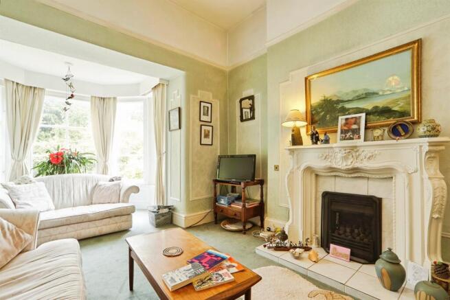 2 bed Flat for sale Image 4