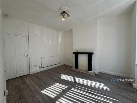 2 bed Terraced to rent Image 10