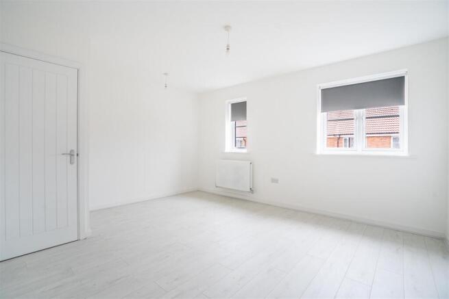 2 bed Semi-Detached to rent Image 8
