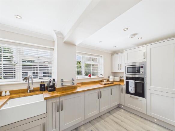4 bed Detached for sale Image 4