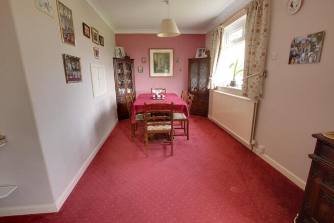 SITTING/DINING ROOM