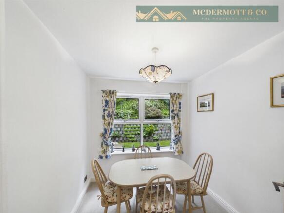 5 bed Detached for sale Image 4