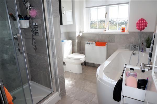 FAMILY BATHROOM :