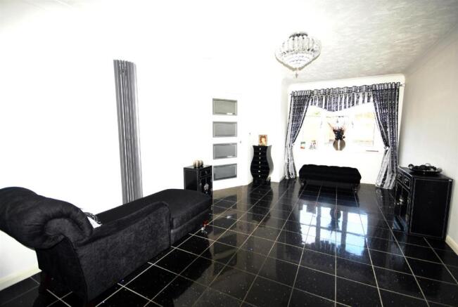 Living Room1.jpg