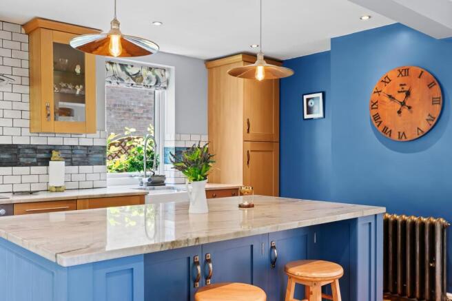 4 bed Detached for sale Image 10
