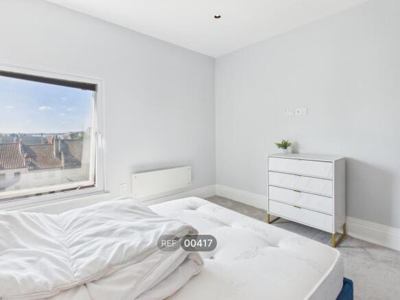 3 bed Apartment to rent Image 10