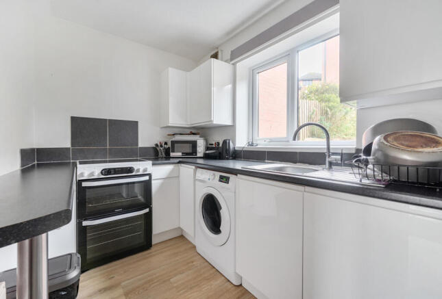 1387107-10-6932e5...