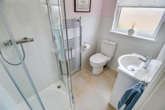 4 bed House for sale Image 11