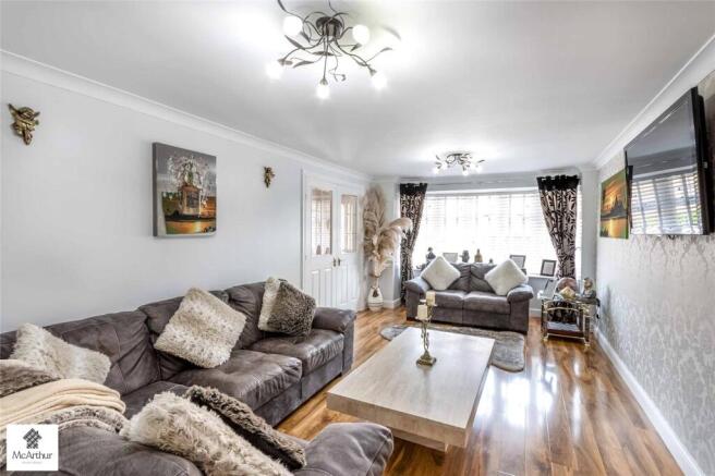 5 bed Detached for sale Image 4