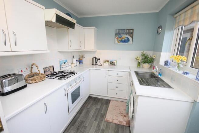 FITTED KITCHEN