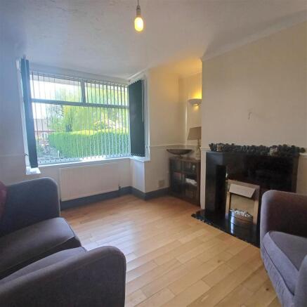4 bed House to rent Image 8