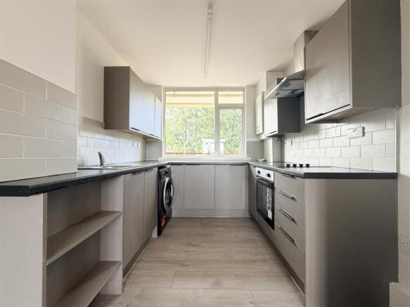2 bed Apartment to rent Image 7