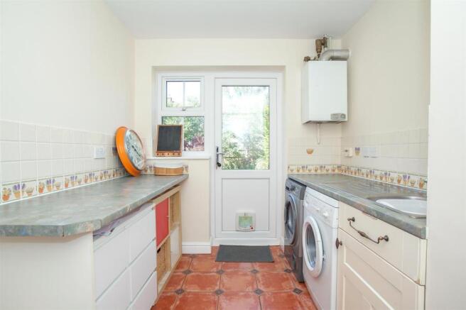 Utility room 1.jpg