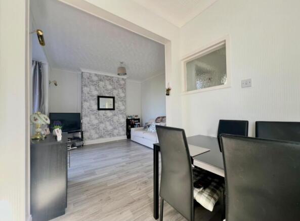 4 bed Semi-Detached for sale Image 7