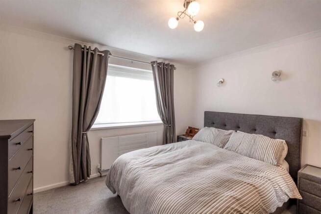 4 bed Detached Bungalow for sale Image 10