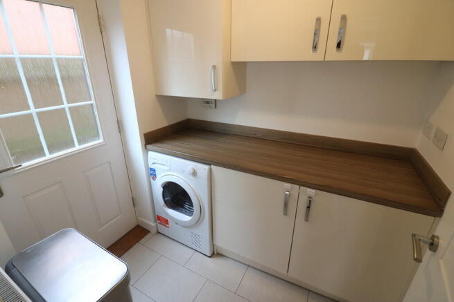 5 bed Detached to rent Image 6
