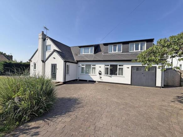 4 bed House for sale Image 3