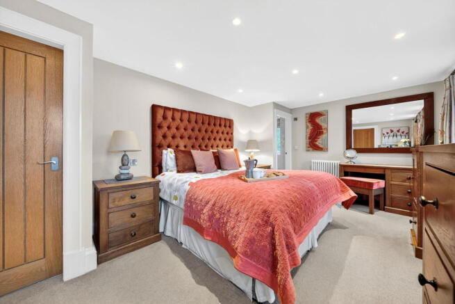 6 bed Detached for sale Image 11