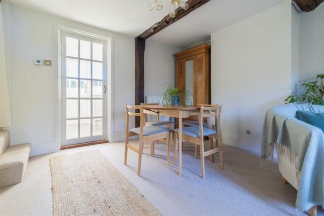 LOUNGE/DINING ROOM pic 3