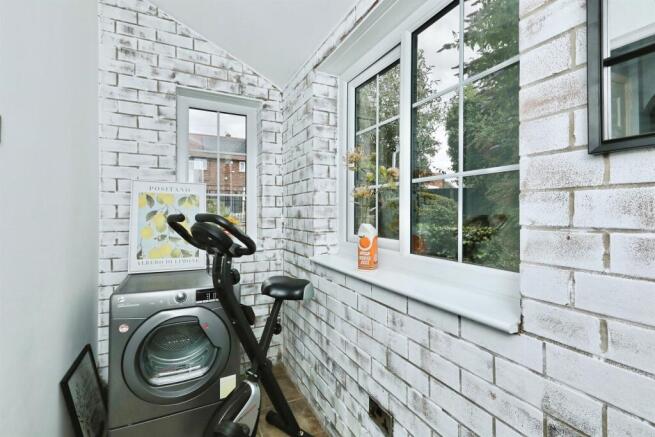 3 bed Semi-Detached for sale Image 10