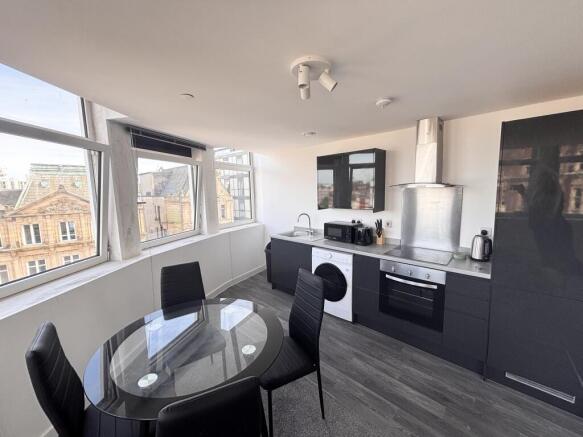 2 bed Apartment to rent Image 5