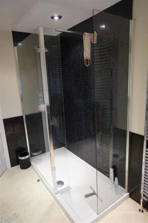 LUXURY FIRST FLOOR F