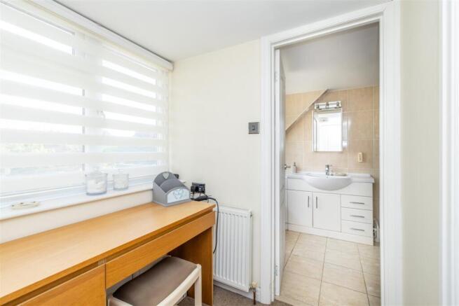 4 bed Detached Bungalow for sale Image 12
