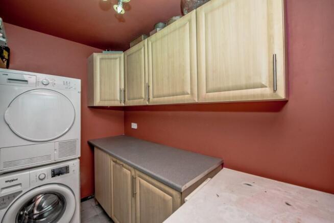 4 bed Detached for sale Image 9