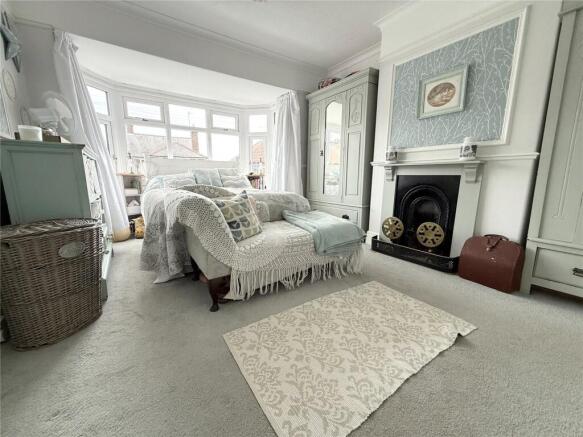 4 bed House for sale Image 11