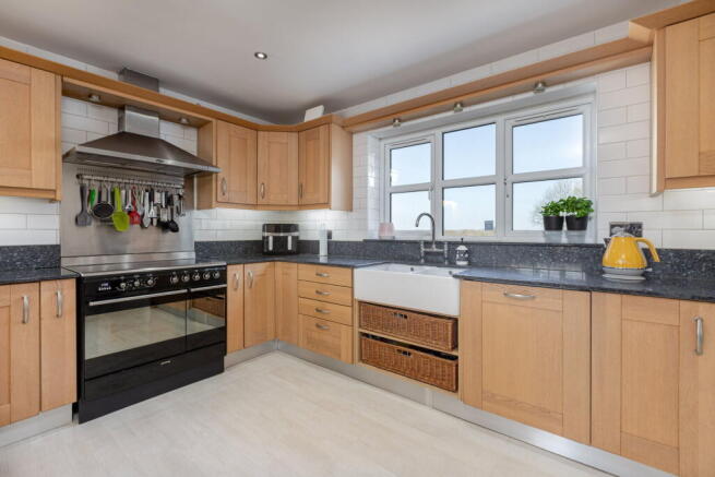 4 bed Detached for sale Image 4