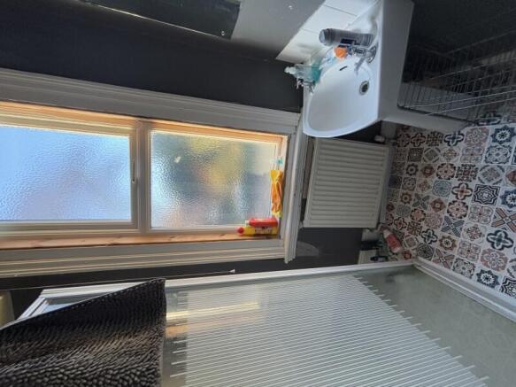 1 bed House Share to rent Image 6