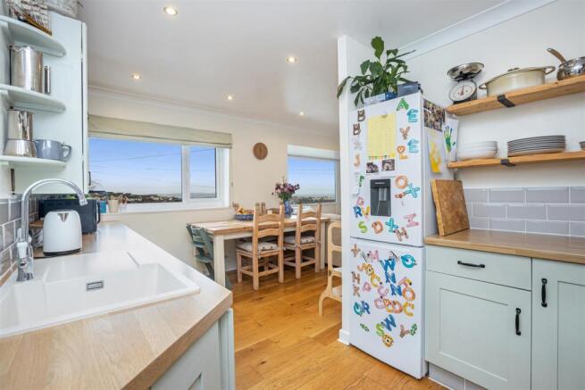 A09 - 37 Ocean View Drive, Brixham - 230105.jpg