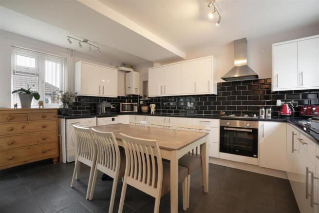 3 bed Semi-Detached for sale Image 8