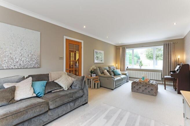 5 bed Detached for sale Image 4