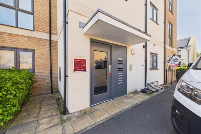2 Bed / 2 Bath Flat | Patchway photo 4