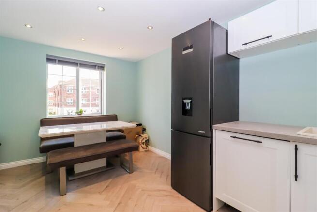 4 bed Town House for sale Image 7