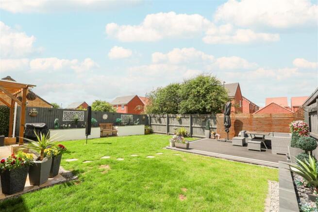4 bed Detached for sale Image 4