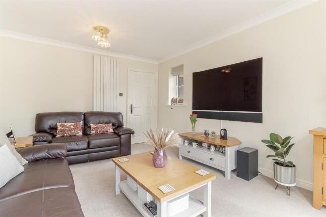 3 bed Town House for sale Image 4