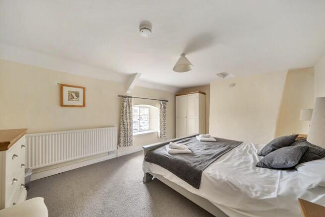 4 bed Terraced for sale Image 11