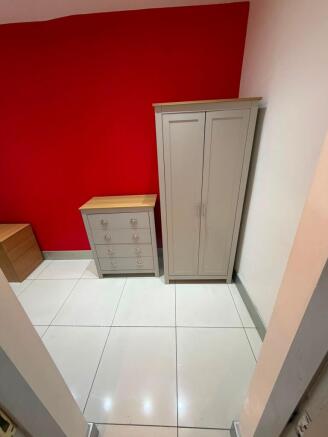 4 bed Flat to rent Image 5