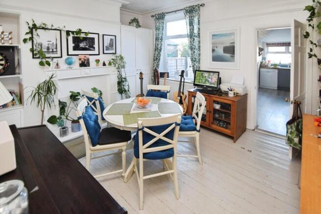 4727e93e-Dining 2...
