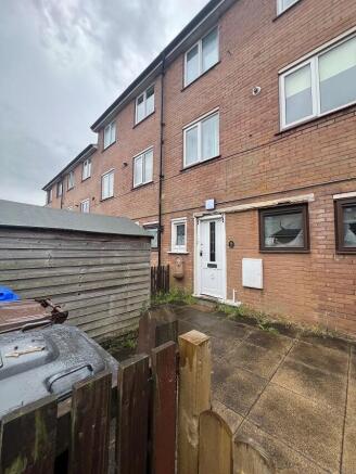 3 bed House to rent Image 9