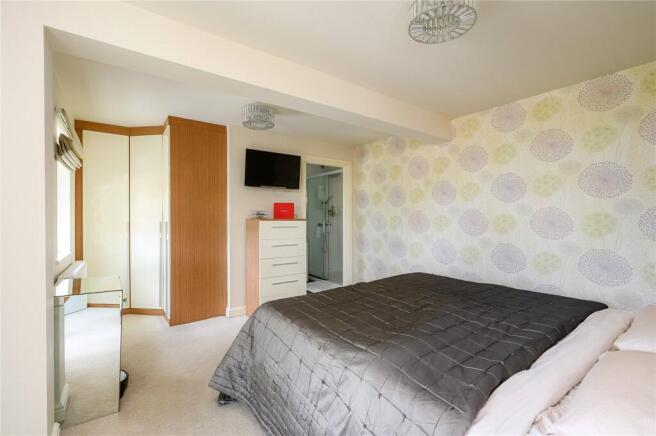 5 bed Detached for sale Image 12