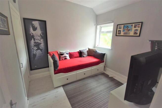 9 Park Road Bed 2.JPG