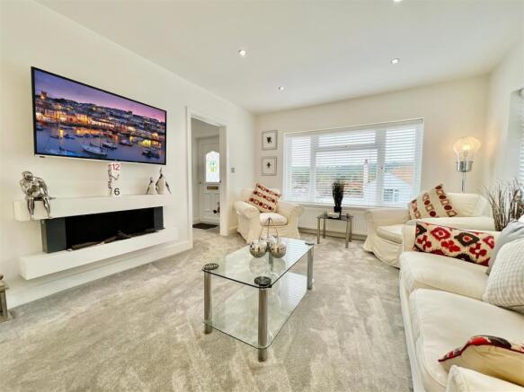 33 Churston Way 2.JPG
